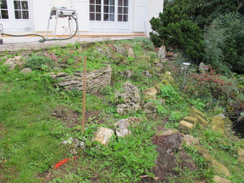 Terrasse en bois sur une butte