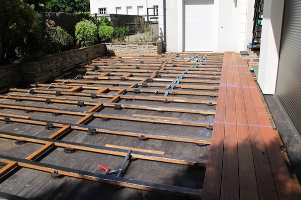 Terrasse sur étanchéité avec faible hauteur de réserve