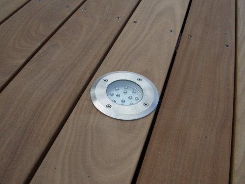 Spot LED pour ma terrasse bois exotique