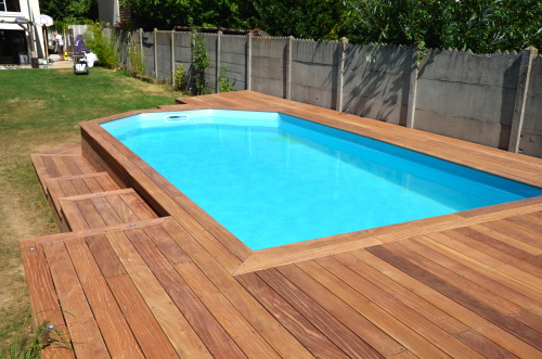 Créer une terrasse en bois autour de ma piscine