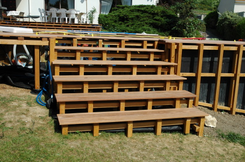 Faire des escaliers en bois autour de ma piscine