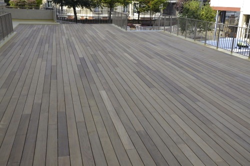 Terrasse en bois exotique grisé