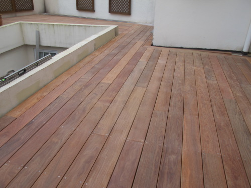 Terrasse en bois sur tancheit et traitement des solins