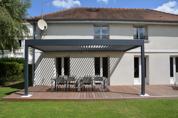 Pergola bioclimatique poteaux aluminium