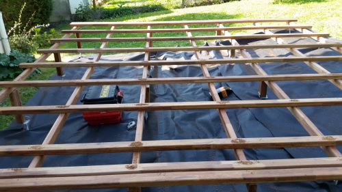 Terrasse en padouk dans le jardin