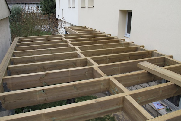 Terrasse sur pilotis bois composite