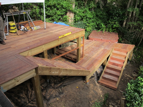 terrasse bois avec 2 escaliers