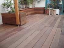 Concevoir une terrasse tanche sur toiture tanche avec lame de bois ip