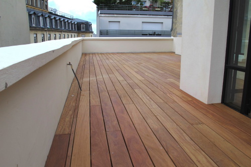 Créer des finitions pour ma terrasse en bois Cumaru