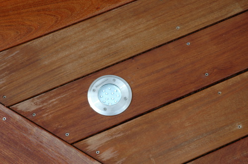 Spot  LED intgr en bout de lame de terrasse en ip