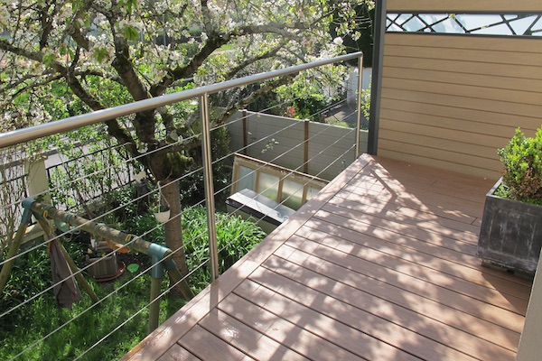 Terrasse sur pilotis bois composite et garde-corps