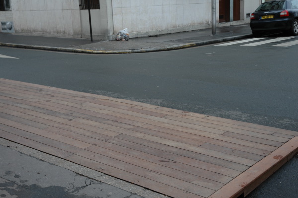 Faire une terrasse de restaurant en bois exotique