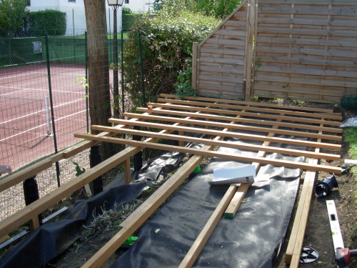 Créer une structure en bois exotique pour ma terrasse