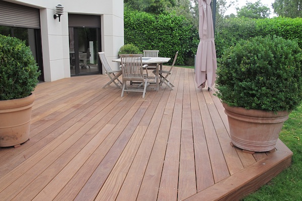 Terrasse en Bois cumaru et pots buis