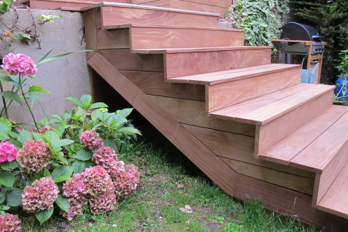 Faire les finition de ma terrasse en bois exotique