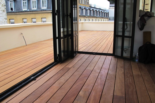 Aligner les lame de terrasse en bois exotiques