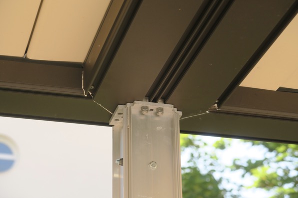 Pergola bioclimatique poteaux aluminium