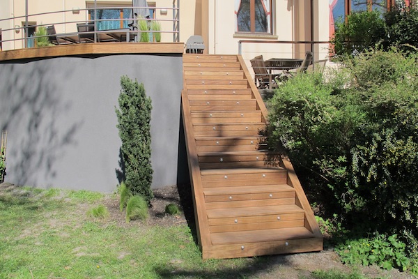 Terrasse en Bois avec grand escalier