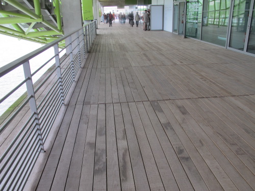 Détail terrasse en ipé passerelle solférino