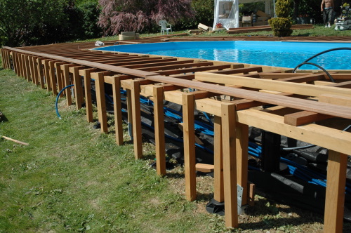 Structure sur poteaux pour terrasse sur terrain irrégulier