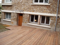 Monter ma terrasse en bois sur ma pelouse