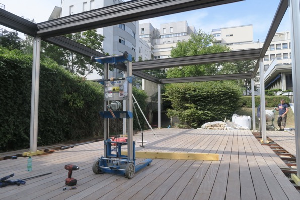 Pergola bioclimatique monte-matriaux