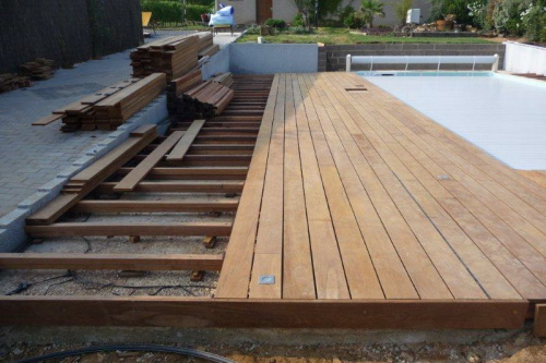 Terrasse en bois avec cale en bois