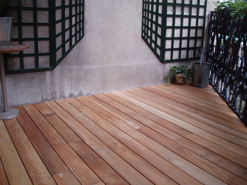 Lames de bois exotique pour petite terrasse