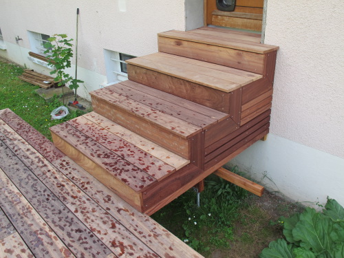 Terrasse en padouk dans le jardin