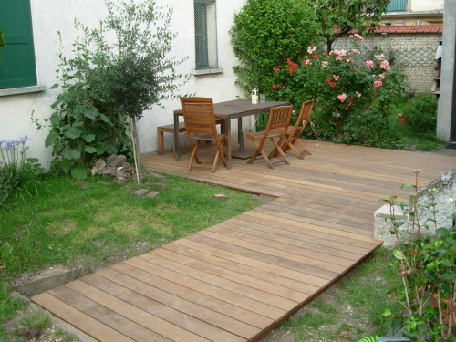 Construire une terrasse  fleur de gazon