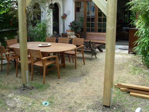 Réaliser une terrasse en bois sur terrain naturel