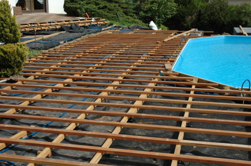 Creer une structure de terrasse autour de ma piscine