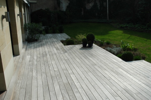 Terrasse en bois exotique grisé