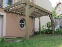 Poser une terrasse en bois tropical FSC sur poteaux ou pilotis
