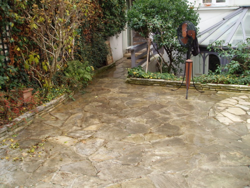 Construire une terrasse sur ma cour dallée