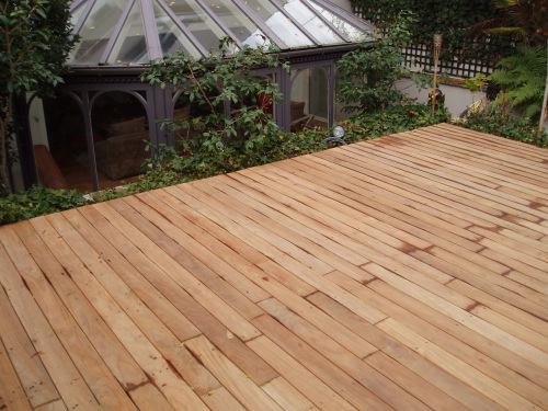 Monter une terrasse en bois devant ma véranda