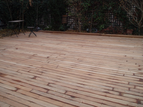 Construire une terrasse en bois de grande surface