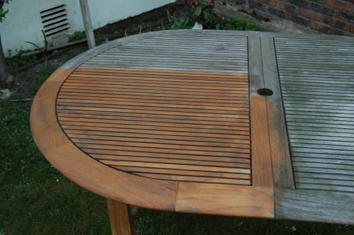 Terrasse en bois sur terrain naturel 