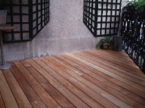 Terrasse en Teck FSC dans un immeuble parisien