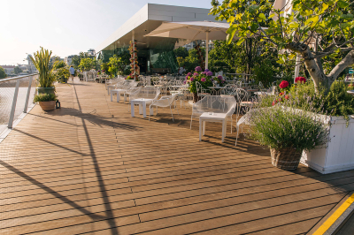 Belle terrasse en lame de pin Kebony 