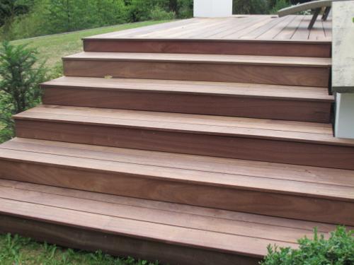 Habillage d'un escalier en bton et terrasse en padouk