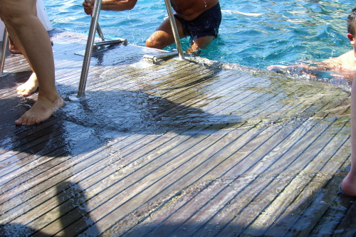 Terrasse piscine avec chelle de piscine