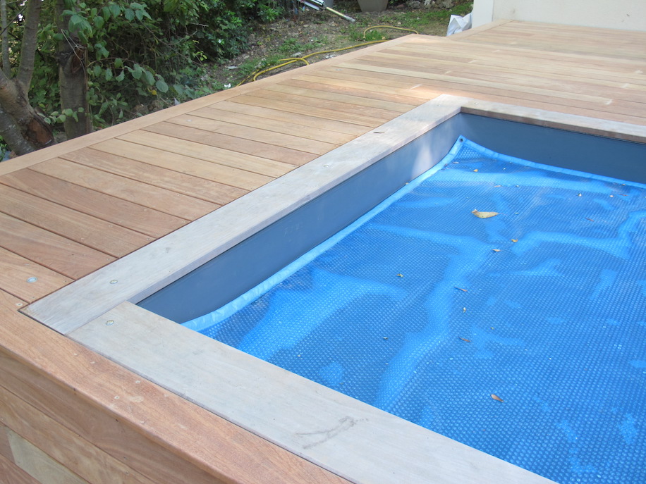 installation Piscine avec fond mobile en bois exotique