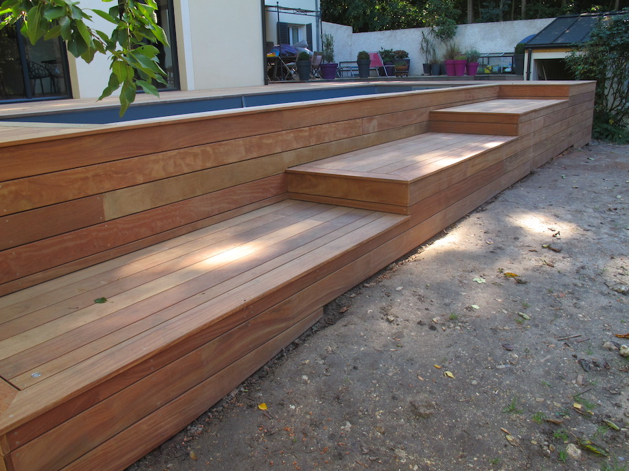 construction de piscine Piscine avec fond mobile en bois exotique