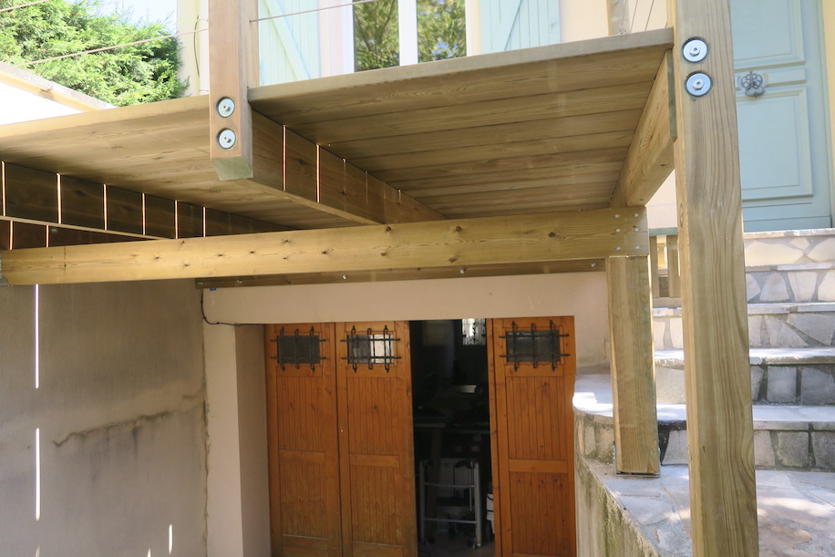 installation Piscine avec fond mobile en bois exotique
