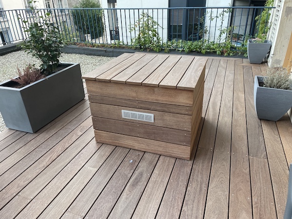 terrasse en Afrormsia pos en biais