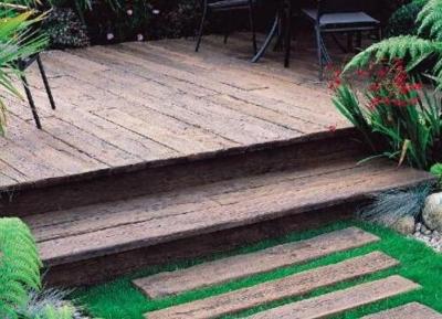 Terrasse en bois exotique sur sol dur 