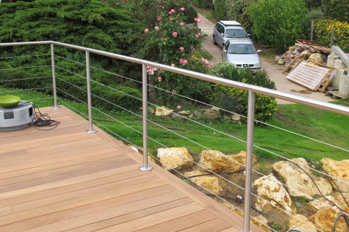 Terrasse en bois exotique sur sol dur 