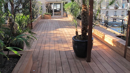 Nous concevons et construisons votre terrasse en bois, et nous la garantissons 10 ans.