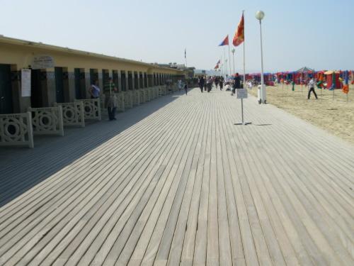 Magnifique terrasse au bord de la mer  Deauville